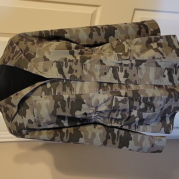 Universal Thread camo size small camo jacket - Picture 2 of 13